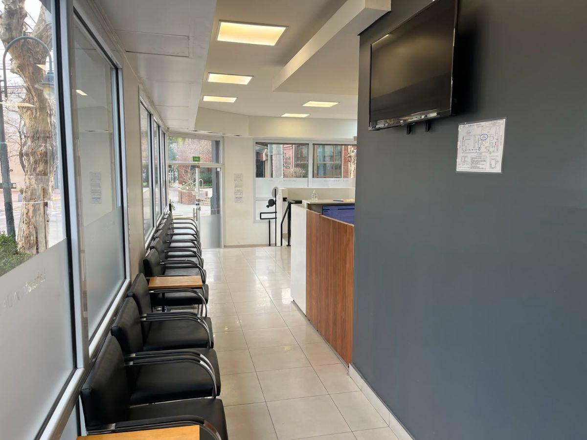 Local comercial · 195m² · 8 ambientes