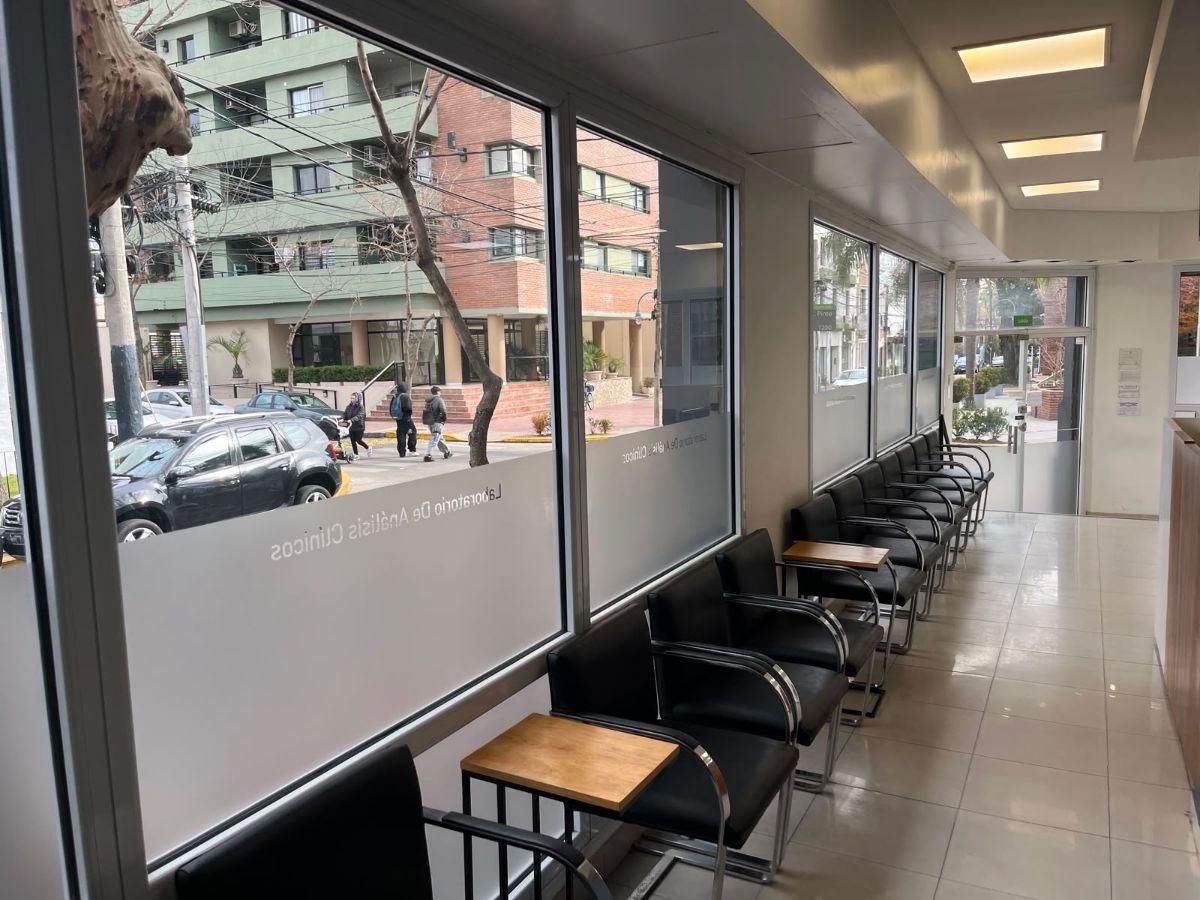 Local comercial · 195m² · 8 ambientes